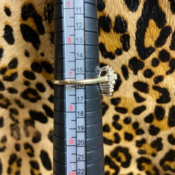 10k yellow gold size 7.25 .66 diamond cluster ring - Picture 7 of 8